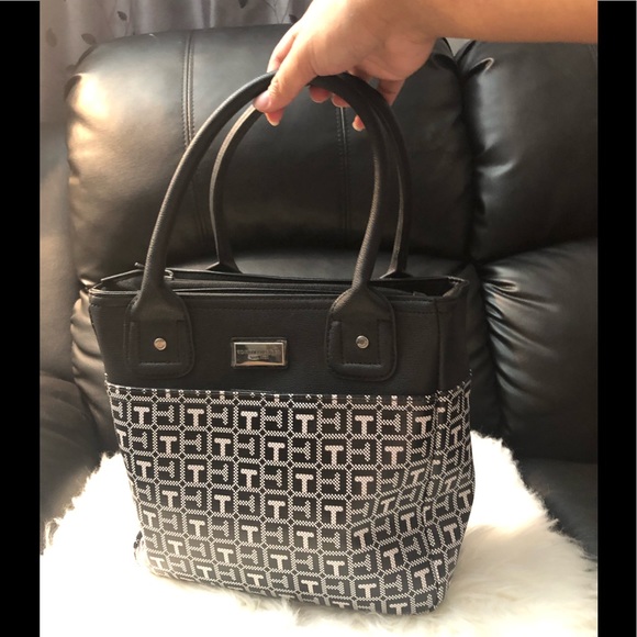Tommy Hilfiger Handbags - Tommy Hilfiger satchel A-6